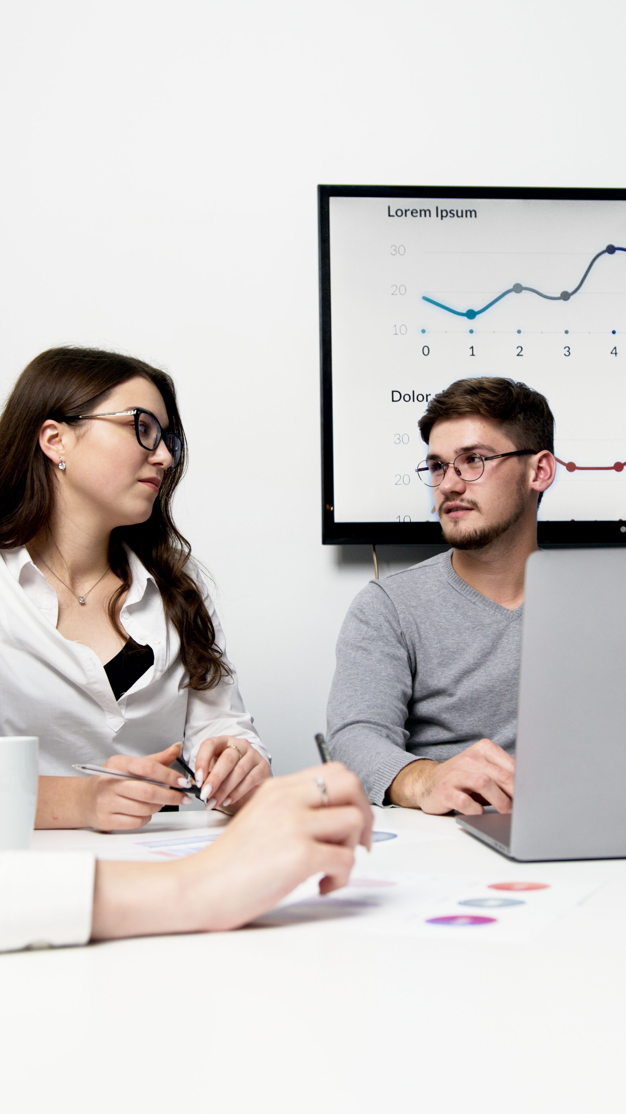 Equipo de ingeniería y consultoría de Embii AI colaborando